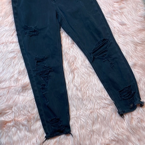 American Eagle Black Distressed Mom Jean Size‎ 6 - Picture 3 of 8